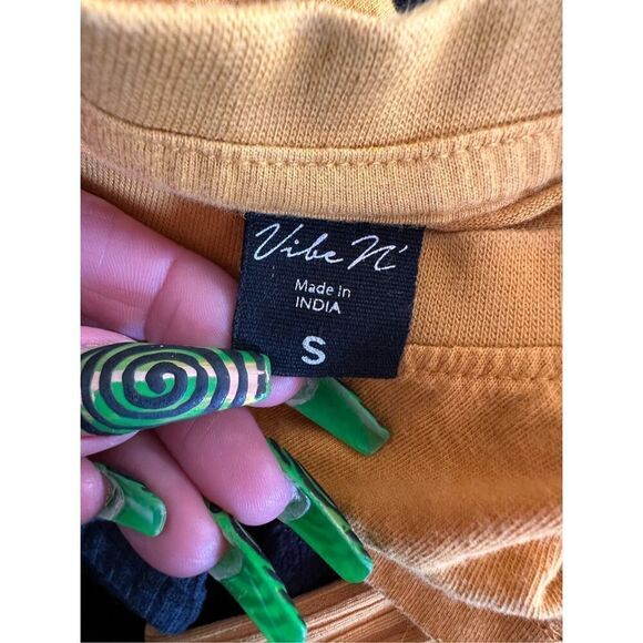 Vibe N’ Cropped Short Sleeve Top Mustard Yellow Embroidered CLASSIC across the f - Picture 4 of 6